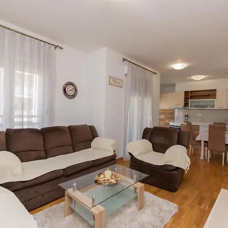 Apartment Compass 2