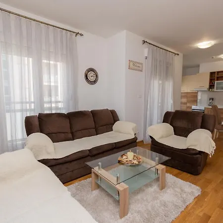 Compass 2 Apartment
