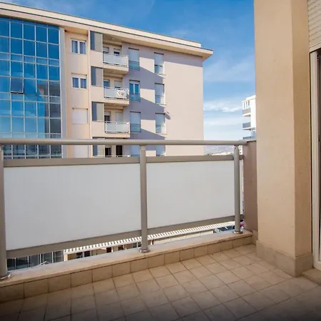 Apartment Compass 2